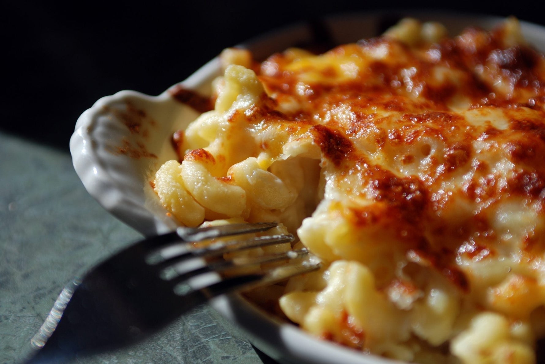 A twist on a classic—macaroni baked with MouCo ColoRouge, cheddar, and crispy breadcrumbs. Gooey, golden, and the kind of cheesy chaos kids (and grown-ups) go nuts for.