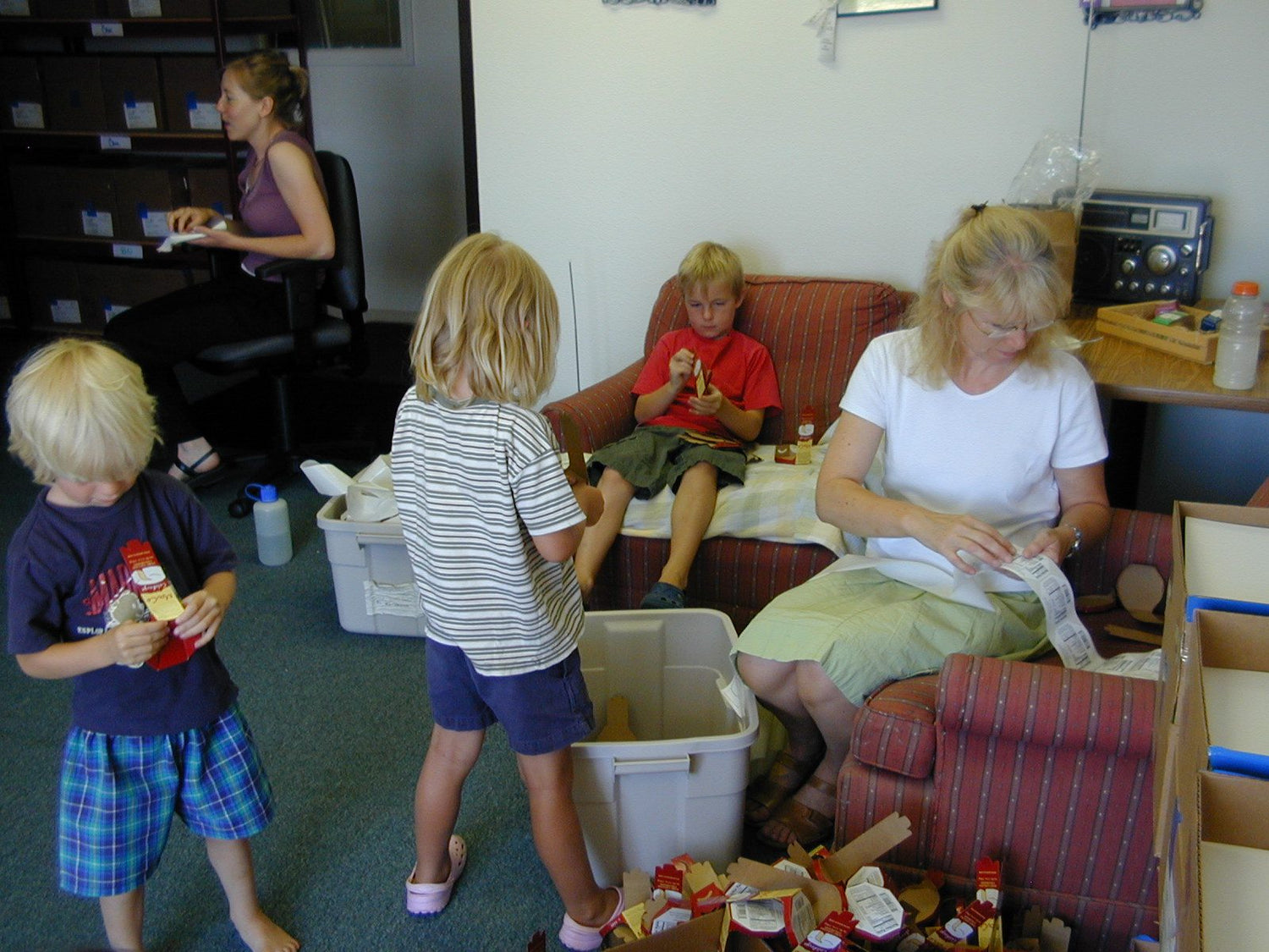 Packaging: Gerti with Robert and his and Birgit’s kids helping out—early MouCo days when everyone jumped in to build boxes and keep things moving once in a while… (think ski season…) (probably not, since they’re in shorts… we’re kinda busy a lot of the time…).