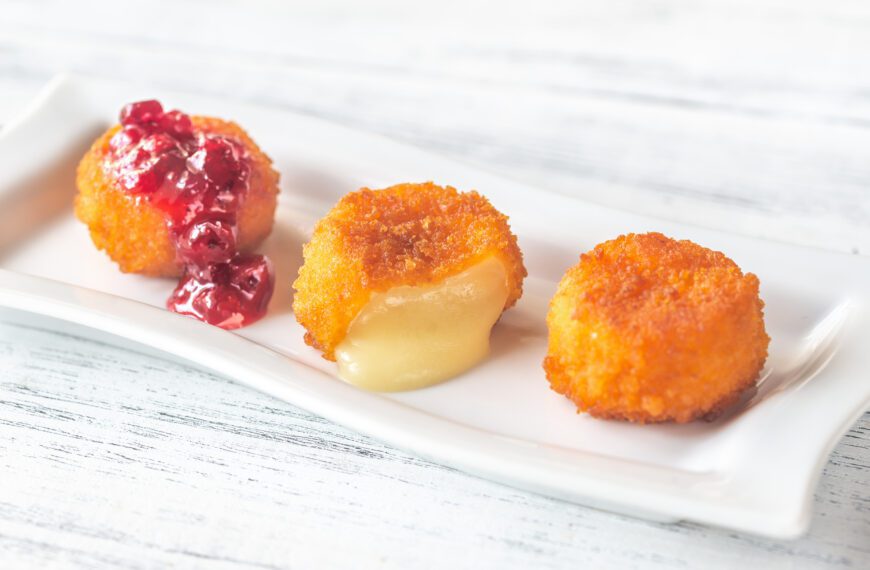 MouCo Camembert nuggets with cranberry sauce.